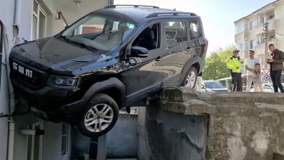 Edirne'de otomobil balkona çarptı: 1 yaralı