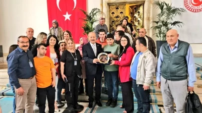 MHP'li Taytak, özel gereksinimli çocukları TBMM’de ağırladı