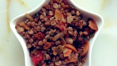 Sebzeli karabuğday pilavı tarifi