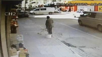 Isparta’da ticari aracın otomobile çarptığı anlar güvenlik kamerasına yansıdı