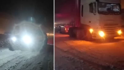 Hakkari’de tipide araçlar yolda mahsur kaldı