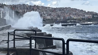 Zonguldak’ta rüzgarın etkisiyle 7 metrelik dalgalar oluştu