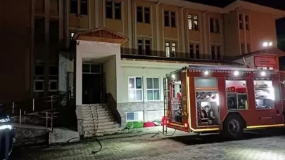 İstanbul'da yurt olarak kullanılan binada yangın