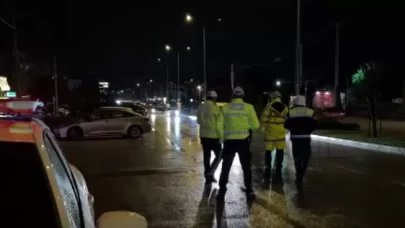 Trafiği tehlikeye düşürüp dans etmişti, 22 bin lira ceza kesildi