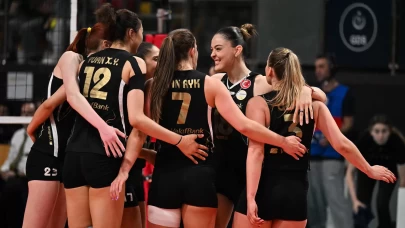 VakıfBank, final serisinde durumu 2-0'a getirdi!