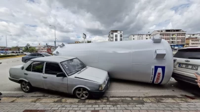 Kocaeli'de yola devrilen gaz depolama tankı ulaşımı aksattı