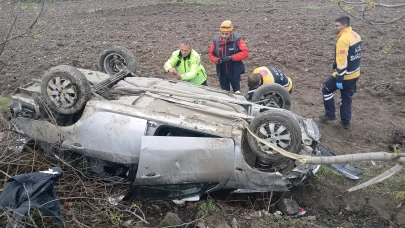 Amasya'a otomobil şarampole yuvarlandı: 1 ölü, 2 yaralı!