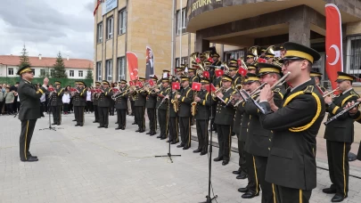 MSB Armoni Mızıkası, Ürgüp'te çocuklara konser verdi