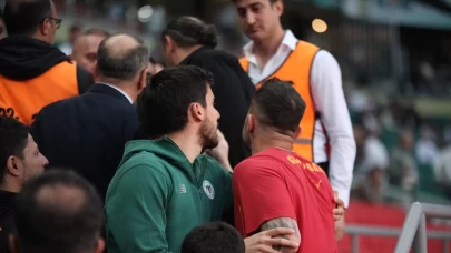 Abdülkerim Bardakcı ile Konyasporlu taraftar arasında gerginlik