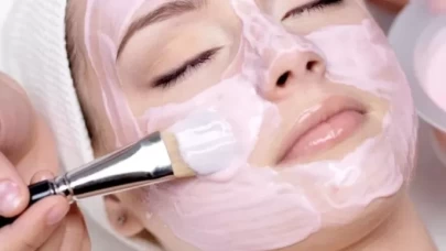 Makyajı unutun! Cildinizin doğal ışıltısını ortaya çıkaran maske