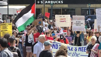 New York’ta binlerce kişi Başkan Trump’ı protesto etti