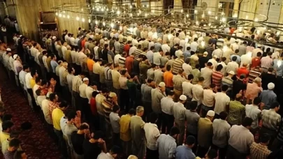 Kamet Bitmeden Namaza Başlanır mı? Diyanet’ten Açıklama