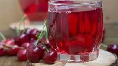 Vişne Suyu Tarifi: Serinleten ve Sağlık Dolu Bir İçecek