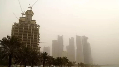 Katar'da etkili olan kum fırtınası hayatı olumsuz etkiliyor