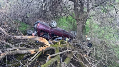 Yozgat'ta şarampole devrilen otomobildeki 5 kişi yaralandı