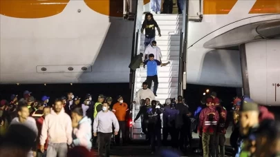 ABD, 318 Venezuelalıyı sınır dışı etti