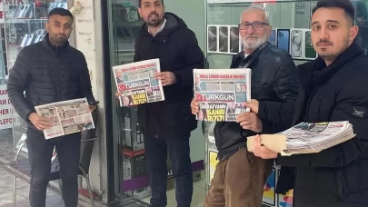 Ülkü Ocakları İzmir İl Başkanlığı, İzmirlilere Türkgün Gazetesi'ni dağıttı