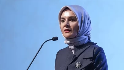 "Aile, bizi biz yapan, bir ve beraber kılan değerlerimizin yeşerdiği topraktır"