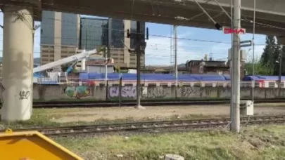 İzmir'de yolcu treni raydan çıktı