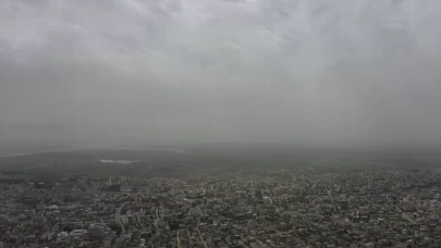 Gökyüzü toza büründü: Yağmurla birlikte çamur yağdı