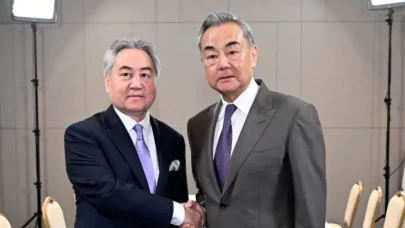 Çin ve Kırgızistan dışişleri bakanları Kazakistan'da bir araya geldi