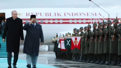 Cumhurbaşkanı Erdoğan, Endonezya Cumhurbaşkanı Subianto’yu törenle karşıladı