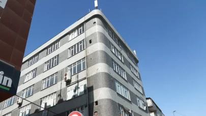 Küçükçekmece'de çatlakların oluştuğu 6 katlı iş hanı tahliye edildi