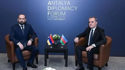 Azerbaycan ve Ermenistan Dışişleri Bakanları Antalya'da görüştü