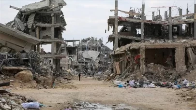 Gazzelilere zorla tahliye mesajları atılıyor