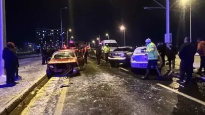 Kayseri'de 11 aracın karıştığı trafik kazasında 2 kişi yaralandı