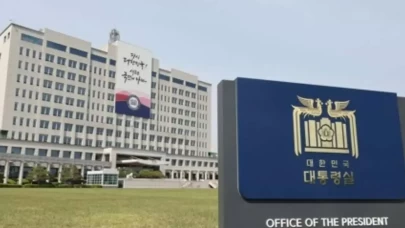 Güney Kore'de polis, sıkıyönetim soruşturması kapsamında başkanlık ofisini aradı