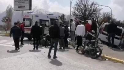 Erzincan'da otomobil ile motosiklet çarpıştı