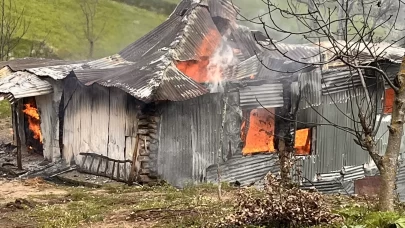 Akkuş'ta yaşlı adamın yaşadığı evde çıkan yangın söndürüldü