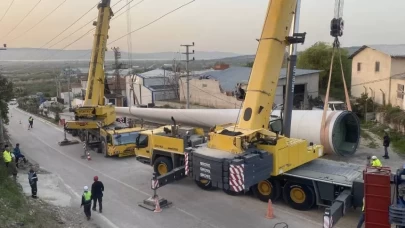 Çanakkale’de rüzgar gülü kazası: 75 metrelik kanat fabrikanın üzerine devrildi