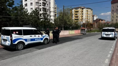 Eski eşi sokak ortasında bıçakladı