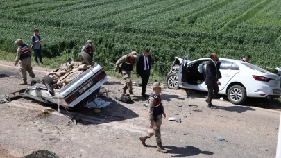 İki otomobil çarpıştı: 3 ölü, 2 yaralı