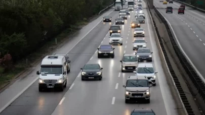 Tatilin bitmesini beklemeyenler bayramın son günü yollara çıktı