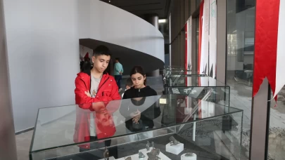 Zeugma Mozaik Müzesi'ndeki 51 eser Hatay'da sergilendi