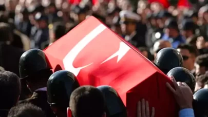 Trafik kazasına müdahale ederken TIR'ın çarptığı polis memuru, 5 gün sonra şehit oldu