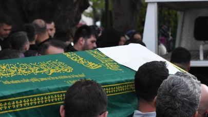 Pendik'teki trafik kazasında ölen 3 kişi Düzce'de defnedildi