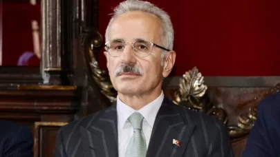 CHP üyesi imza standında bıçaklandı: Bakan Uraloğlu'ndan açıklama geldi