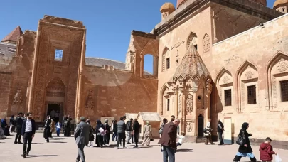 İshak Paşa Sarayı, bayram tatilinde 17 bin ziyaretçiyi ağırladı
