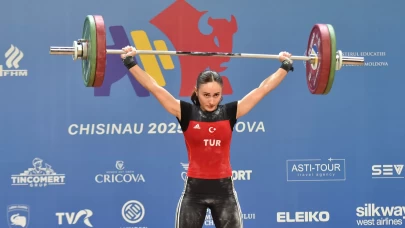 Milli halterci Cansel Özkan'dan bronz madalya