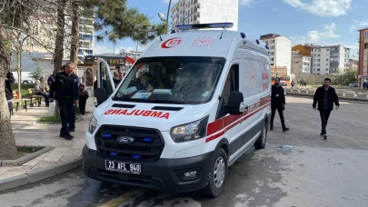 Elazığ'da cadde ortasında bıçaklı saldırı: 1 yaralı