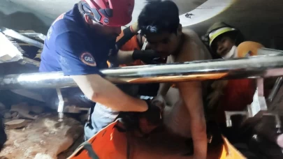 Myanmar’a yardıma giden Türk ekip 1 kişiyi daha enkaz altından kurtardı