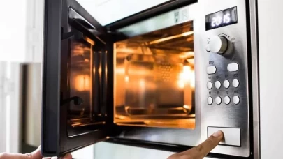 Mikrodalgaya asla koymamanız gereken 12 malzeme