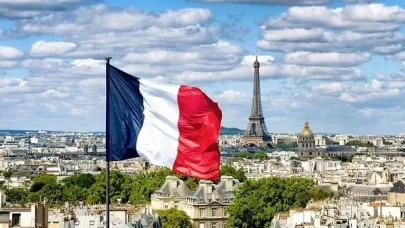 Fransa, 12 Cezayirli diplomatı sınır dışı ediyor