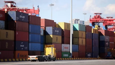 ABD ile Çin'in tarife restleşmesi yeni bir ticaret savaşını başlatıyor