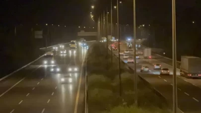 Tatil dönüşü otoyolda akıcı yoğunluk başladı