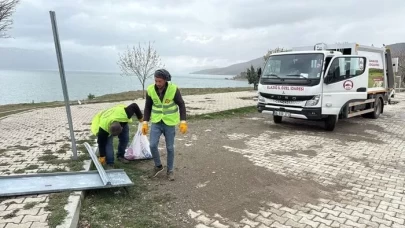 Elazığ’da Hazar Gölü çevresinde çevre temizliği, 7 ton çöp toplandı